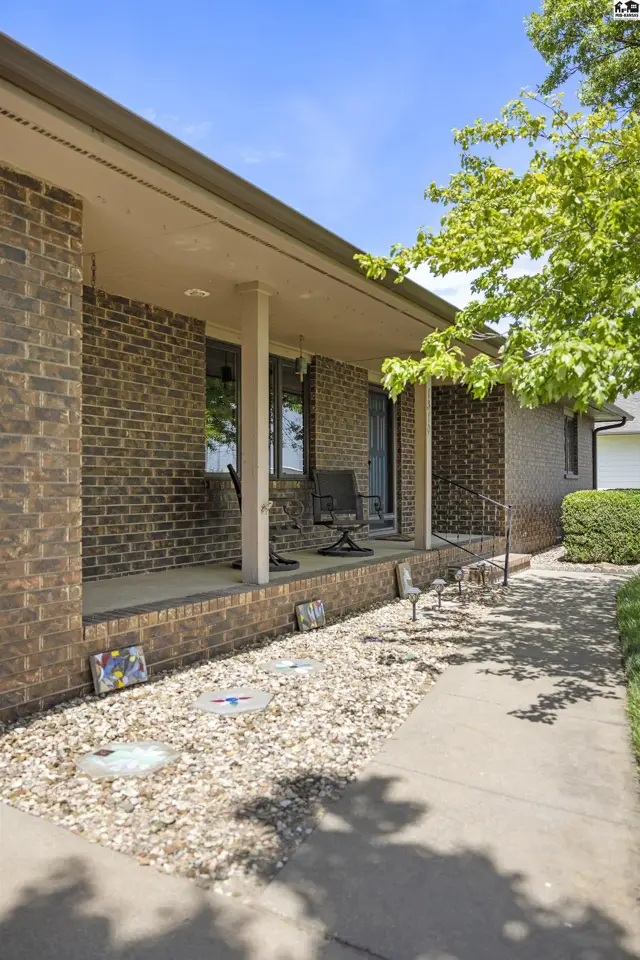 Photo of 1310 Wheatland Dr, Hutchinson, KS