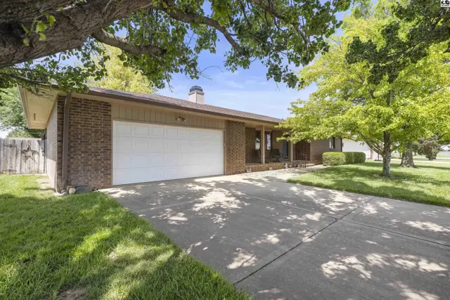 Photo of 1310 Wheatland Dr, Hutchinson, KS