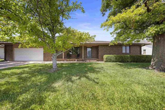Photo of 1310 Wheatland Dr, Hutchinson, KS