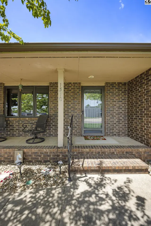 Photo of 1310 Wheatland Dr, Hutchinson, KS