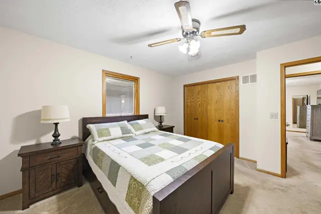 Photo of 1310 Wheatland Dr, Hutchinson, KS