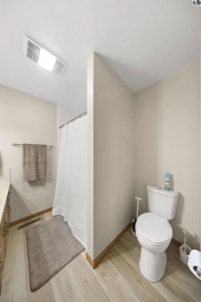Photo of 1310 Wheatland Dr, Hutchinson, KS