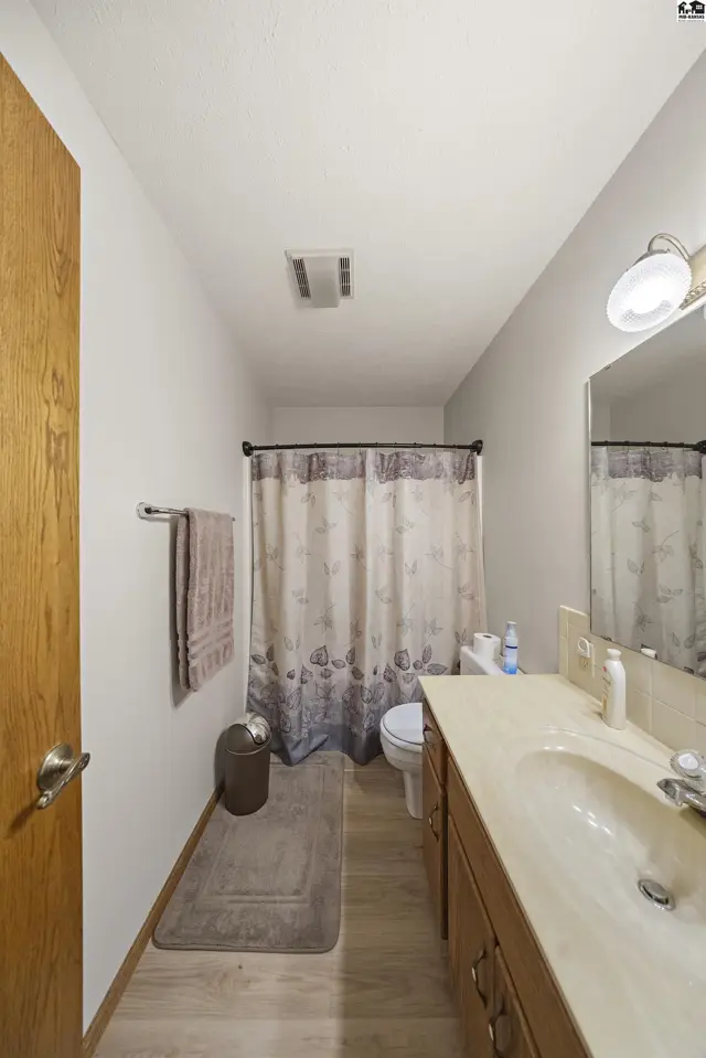 Photo of 1310 Wheatland Dr, Hutchinson, KS