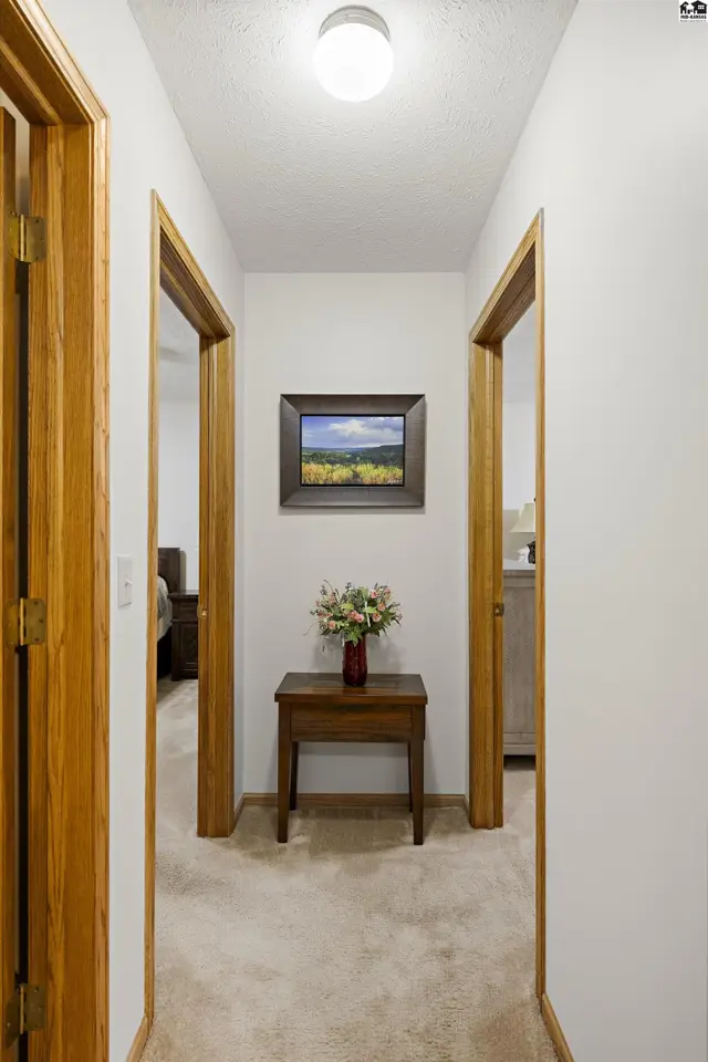 Photo of 1310 Wheatland Dr, Hutchinson, KS