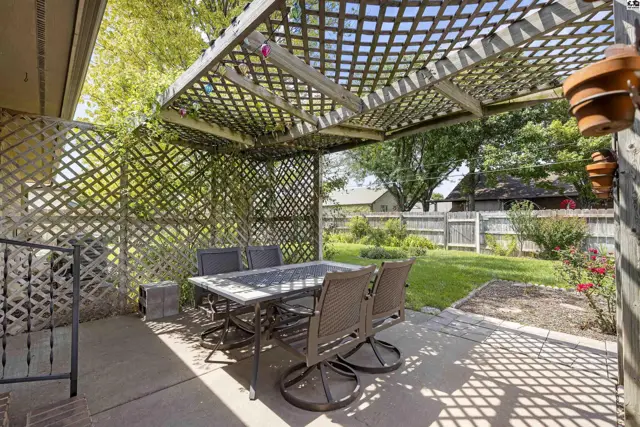 Photo of 1310 Wheatland Dr, Hutchinson, KS
