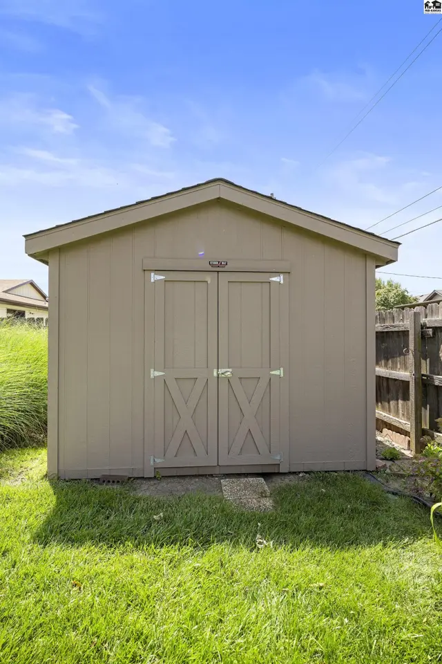 Photo of 1310 Wheatland Dr, Hutchinson, KS