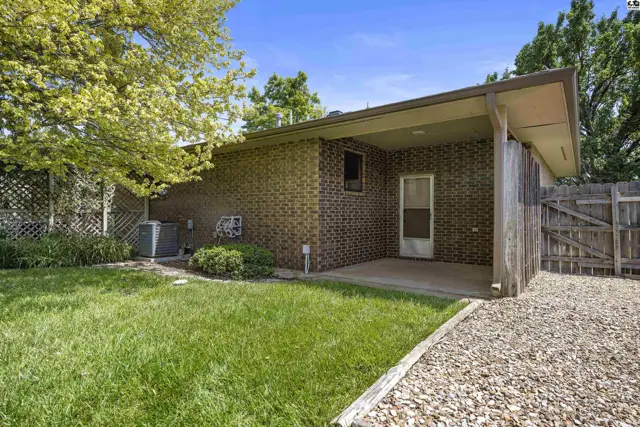 Photo of 1310 Wheatland Dr, Hutchinson, KS