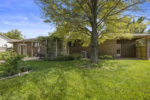 Photo of 1310 Wheatland Dr, Hutchinson, KS