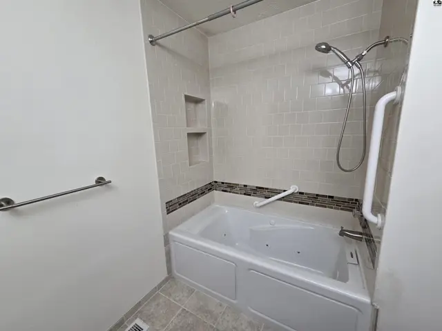 Photo of 1306 Bristol Rd, Hutchinson, KS