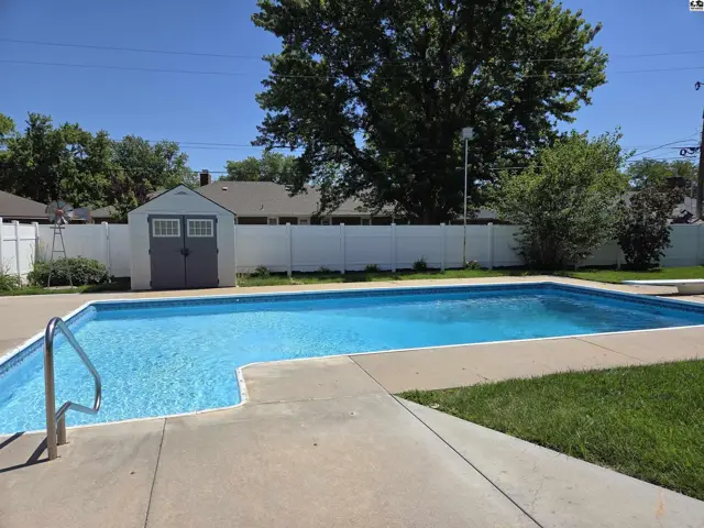 Photo of 1306 Bristol Rd, Hutchinson, KS