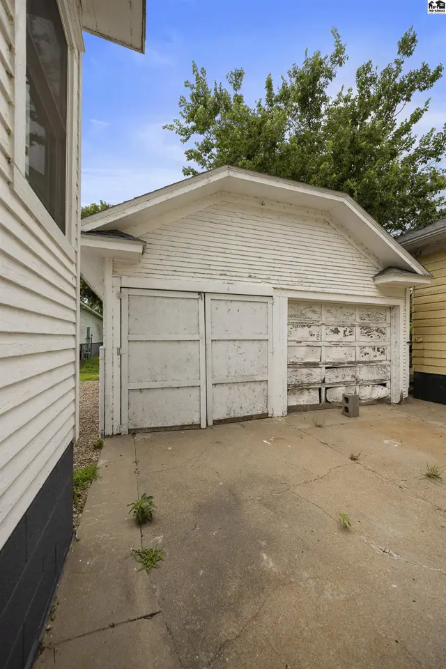 Photo of 204 N Broadway Ave, Sterling, KS