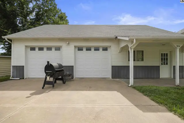 Photo of 204 N Broadway Ave, Sterling, KS