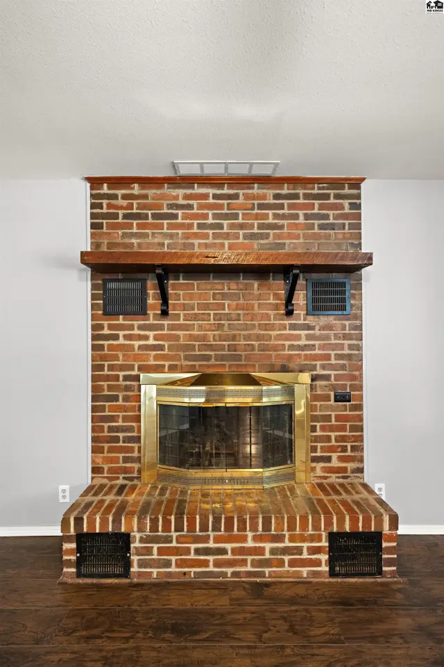 Photo of 407 S 6th St, Sterling, KS