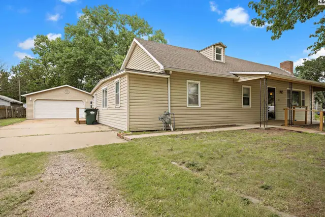 Photo of 407 S 6th St, Sterling, KS