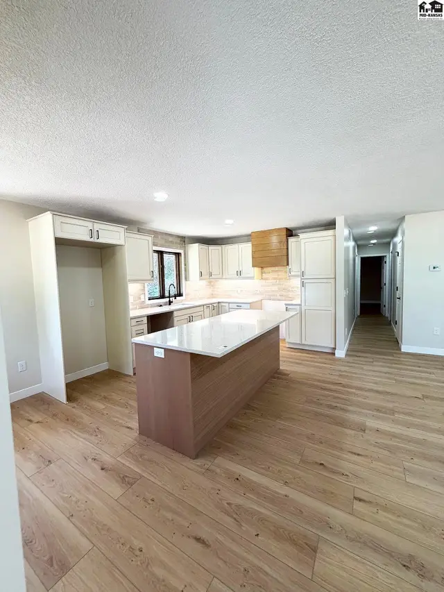 Photo of 775 14th Ave, McPherson, KS