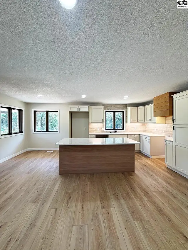 Photo of 775 14th Ave, McPherson, KS
