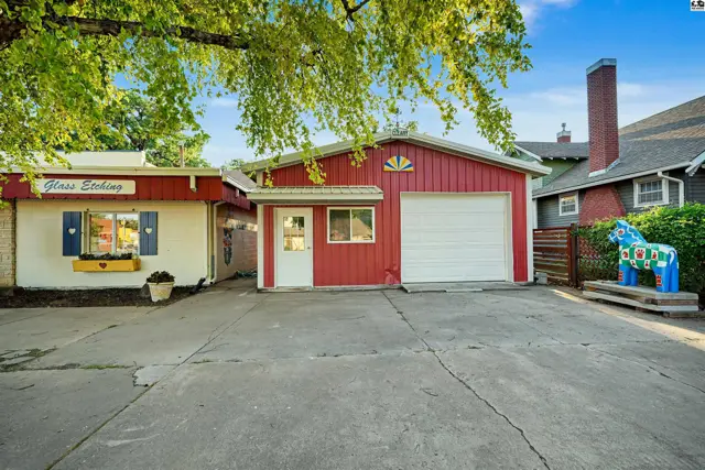 Photo of 201 N Main St, Lindsborg, KS
