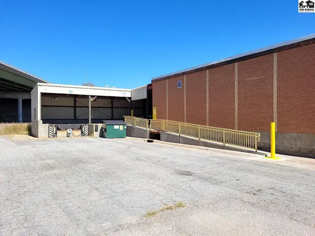 Photo of 1 S Lorraine St, Hutchinson, KS