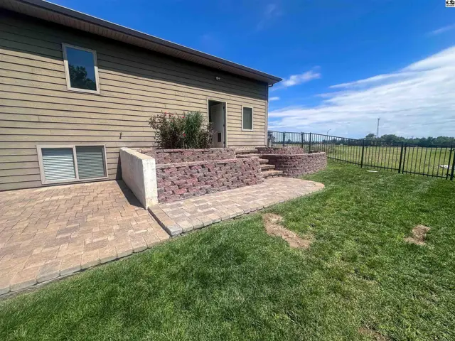 Photo of 567 Peltiers Way, Pratt, KS