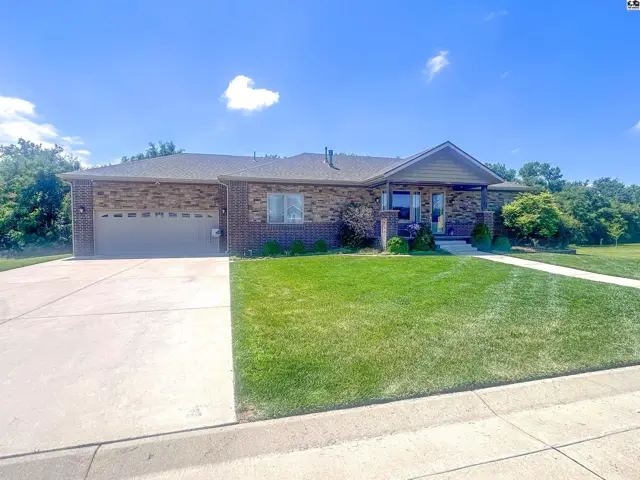 Photo of 567 Peltiers Way, Pratt, KS