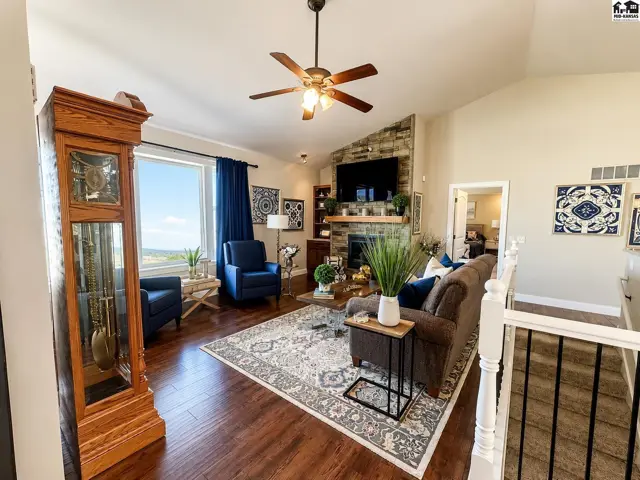 Photo of 567 Peltiers Way, Pratt, KS