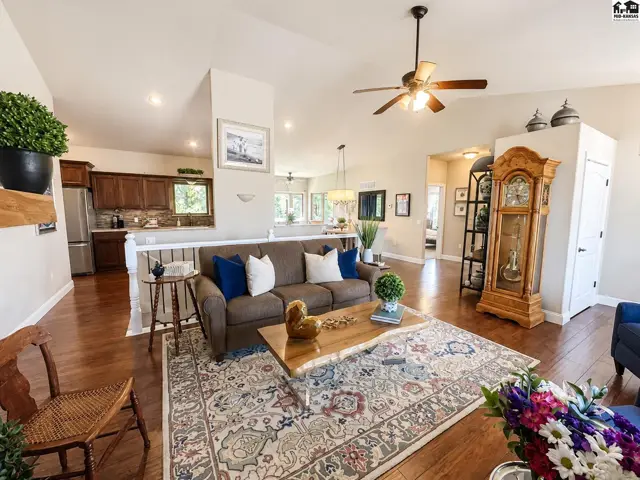 Photo of 567 Peltiers Way, Pratt, KS