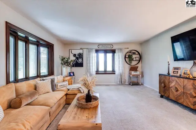 Photo of 714 S Willison Rd, Hutchinson, KS