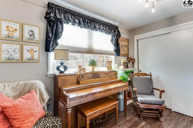 Photo of 321 E Main St, Sterling, KS
