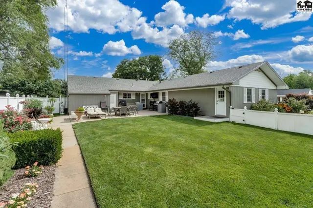 Photo of 321 E Main St, Sterling, KS