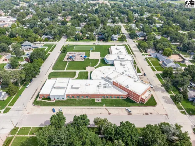 Photo of 321 E Main St, Sterling, KS
