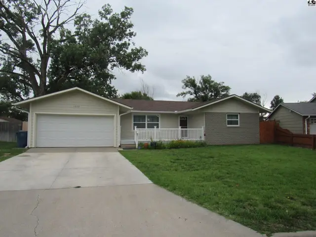 Photo of 1910 James St, Hutchinson, KS