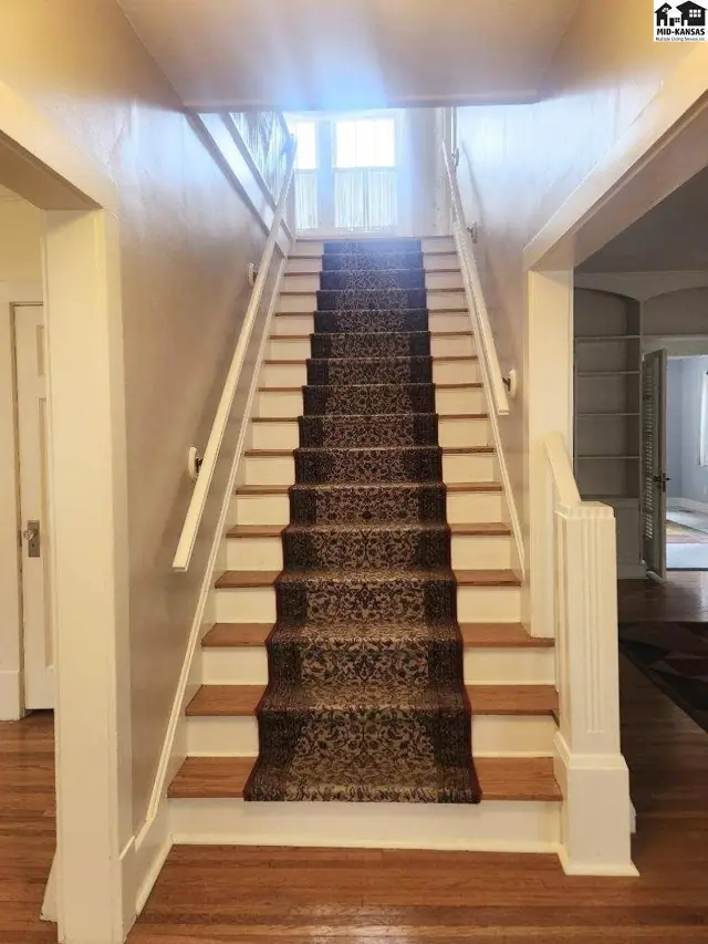 Photo of 108 W 19th Ave, Hutchinson, KS
