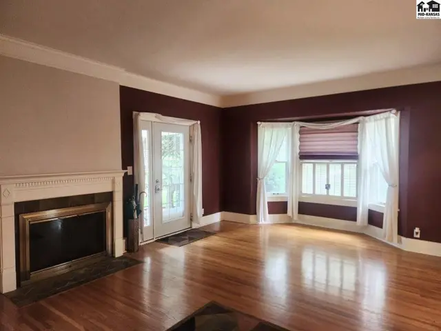 Photo of 108 W 19th Ave, Hutchinson, KS