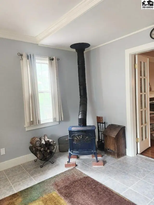 Photo of 108 W 19th Ave, Hutchinson, KS