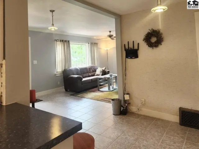 Photo of 108 W 19th Ave, Hutchinson, KS