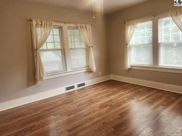 Photo of 108 W 19th Ave, Hutchinson, KS