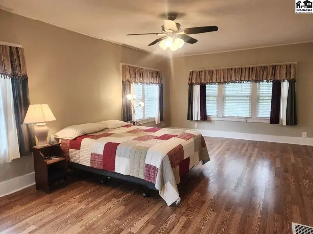 Photo of 108 W 19th Ave, Hutchinson, KS