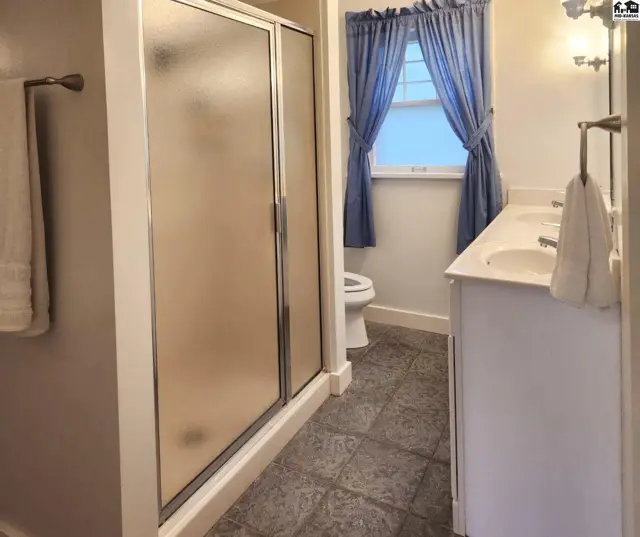 Photo of 108 W 19th Ave, Hutchinson, KS