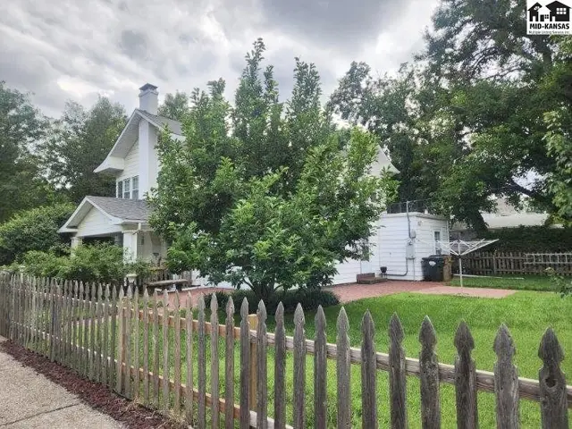 Photo of 108 W 19th Ave, Hutchinson, KS