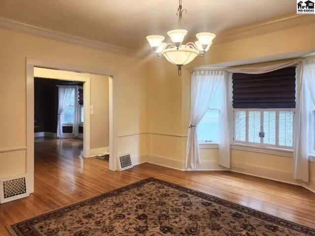 Photo of 108 W 19th Ave, Hutchinson, KS