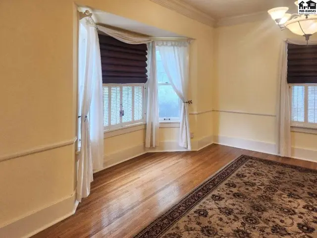 Photo of 108 W 19th Ave, Hutchinson, KS