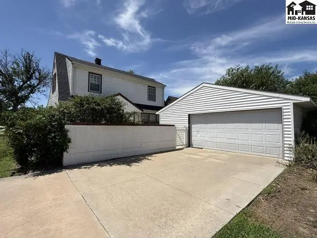 Photo of 2201 N Main St, Hutchinson, KS