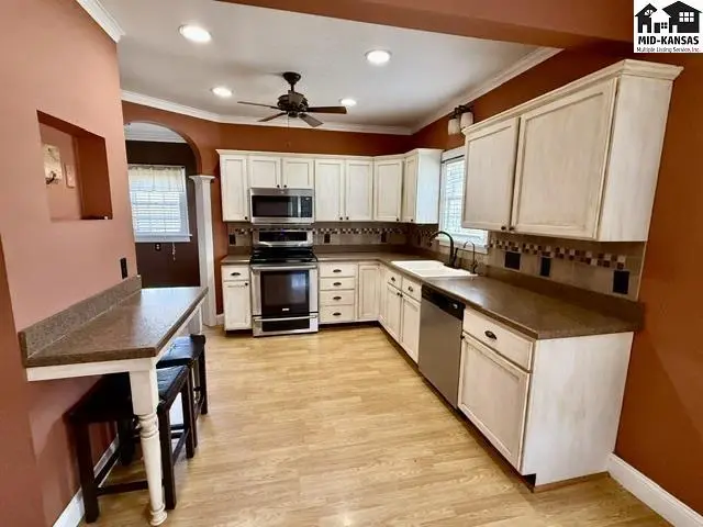 Photo of 2201 N Main St, Hutchinson, KS