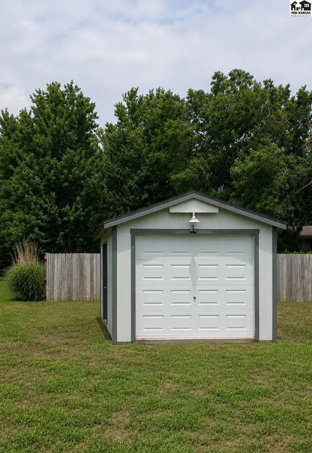 Photo of 807 N. Sill St, Nickerson, KS