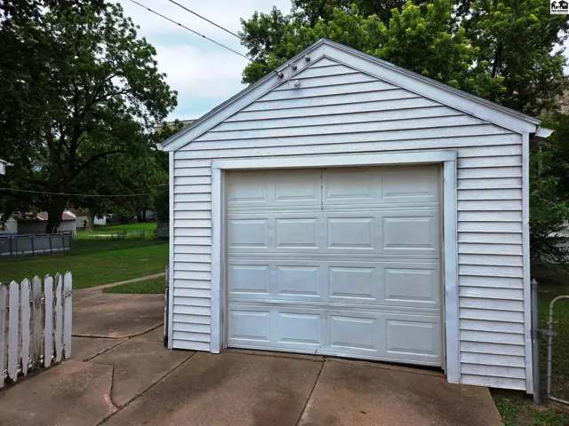 Photo of 317 E 8th St, Newton, KS