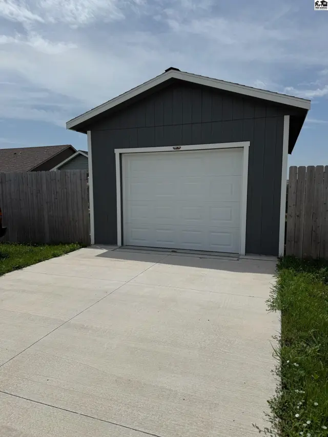 Photo of 1309 Genesis Dr, McPherson, KS