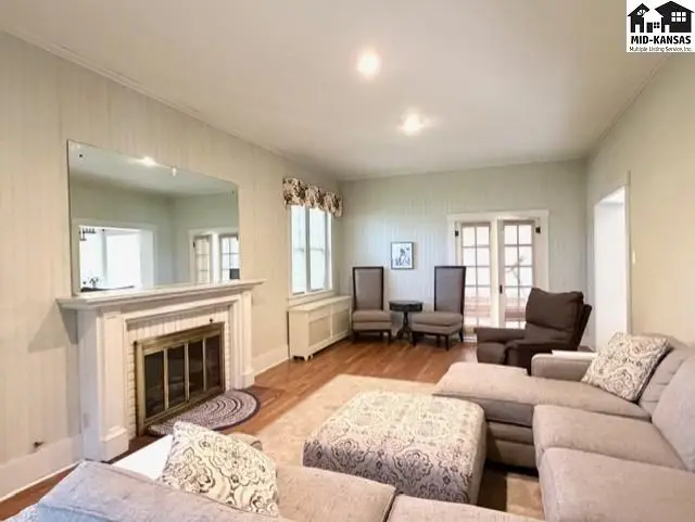Photo of 603 S Douglas Ave, Lyons, KS