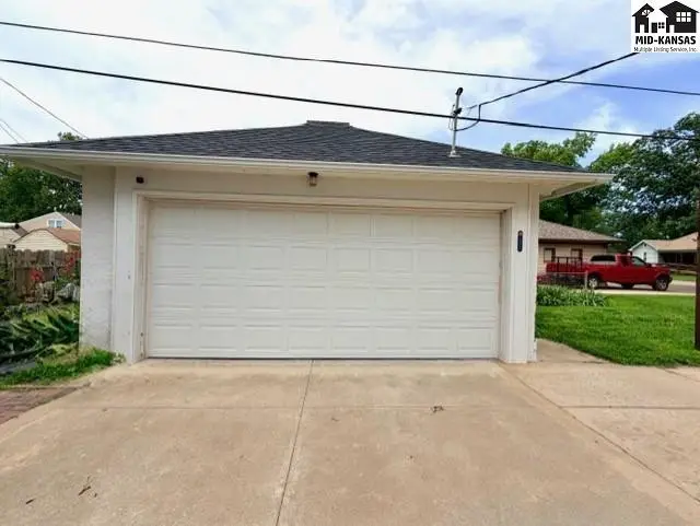Photo of 603 S Douglas Ave, Lyons, KS