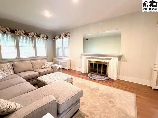 Photo of 603 S Douglas Ave, Lyons, KS