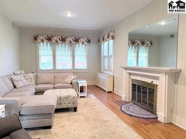 Photo of 603 S Douglas Ave, Lyons, KS